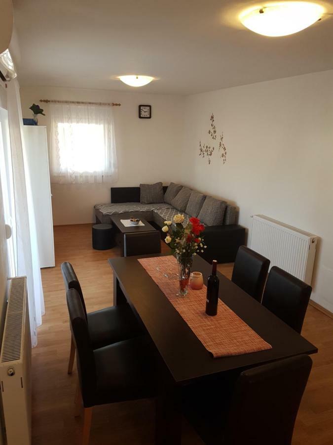 פאז'אנה Apartmani Luca מראה חיצוני תמונה